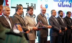 ۱۲ کارخانه منتخب نشان اقتصاد مقاومتی گرفتند