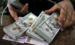 تلاش برای بازگرداندن قیمت دلار آزاد/ علت نوسان دلار چه بود؟