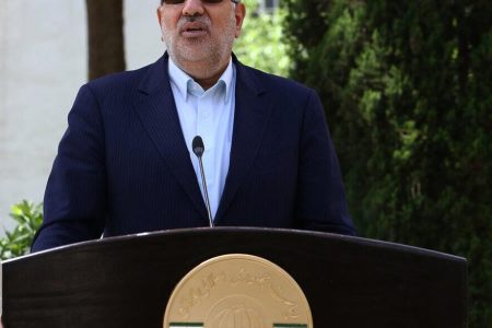 وزیر نفت: پالایشگاه‌ جمع‌آوری گازهای میادین نفتی غرب کشور افتتاح می شود.