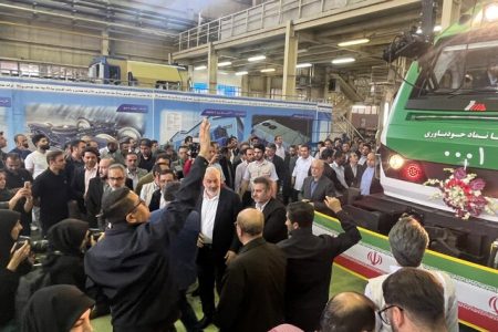 وزیر صمت در مراسم رونمایی از لوکوموتیو Map30 عنوان کرد تولید لوکوموتیوهای برقی، هیبریدی و هوشمند به زودی