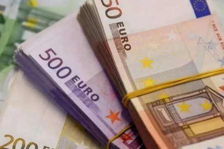 افت ۲۴۶ تومانی قیمت یورو در مرکز مبادله