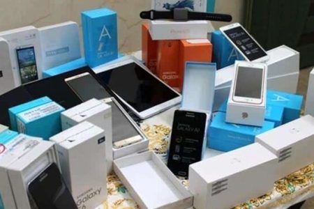 انتظار ۱۵۰ روزه واردکنندگان موبایل برای تخصیص ارز
