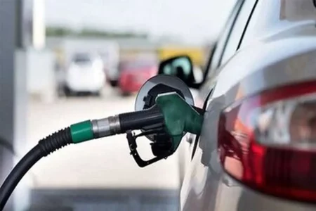 نائب رئیس کمیسیون انرژی مجلس: برخی از الزامات نمی گذارد افزایش قیمت بنزین داشته باشیم