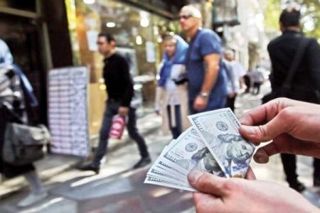 کاهش ۲۵ هزار تومانی دلار در یک ماه/ شکاف ارز ۲۰ هزار تومان کم شد